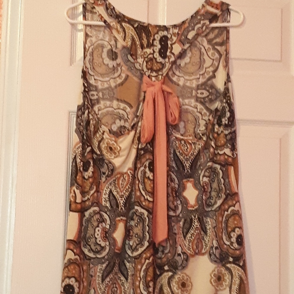 Tank with bow tie in back